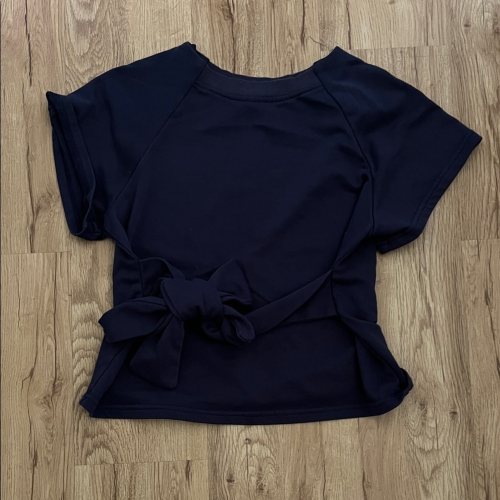 Elegant Black Women's Top with Bow Detail